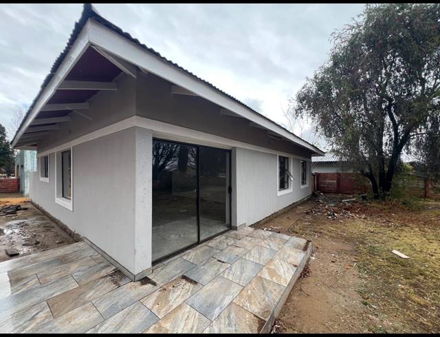 5 BEDROOM HOUSE FOR SALE IN THREE RIVERS
